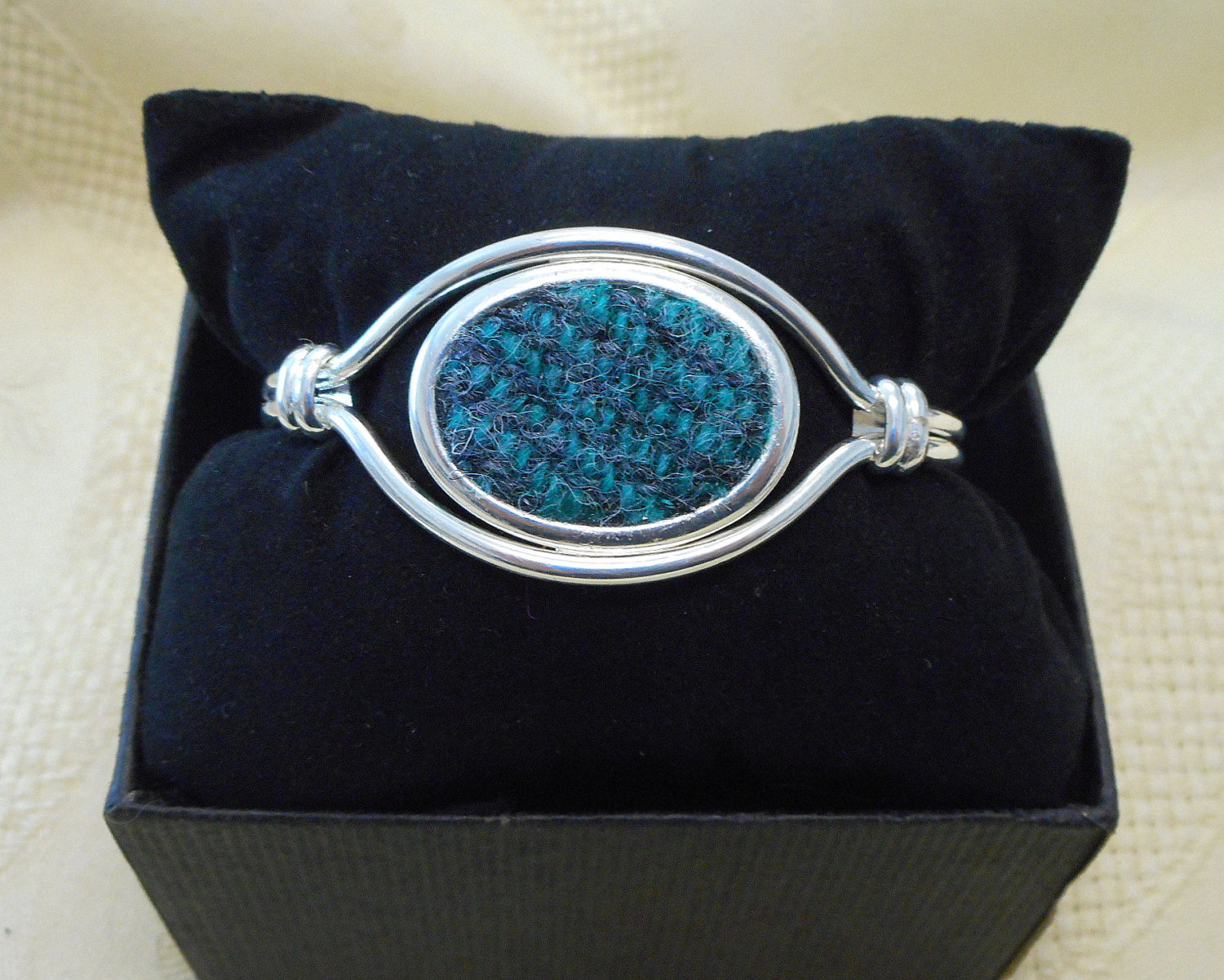 Harris-Tweed-jewellery-bracelet-bangle-green-celtic-knot-womens-gift-for-her
