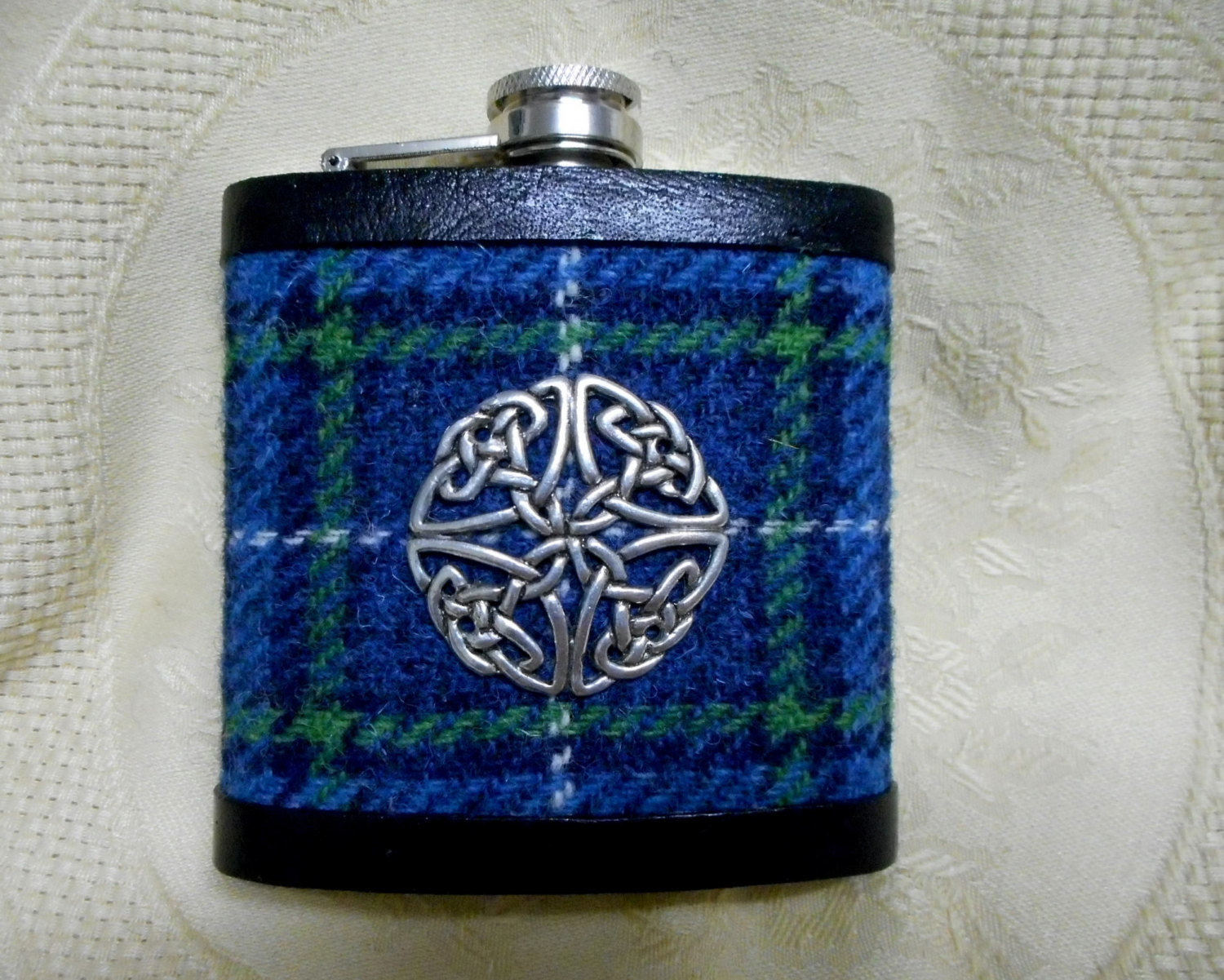 Harris-tweed-hip-flask-blue-isle-of-harris-tartan-tweed-with-a-twist