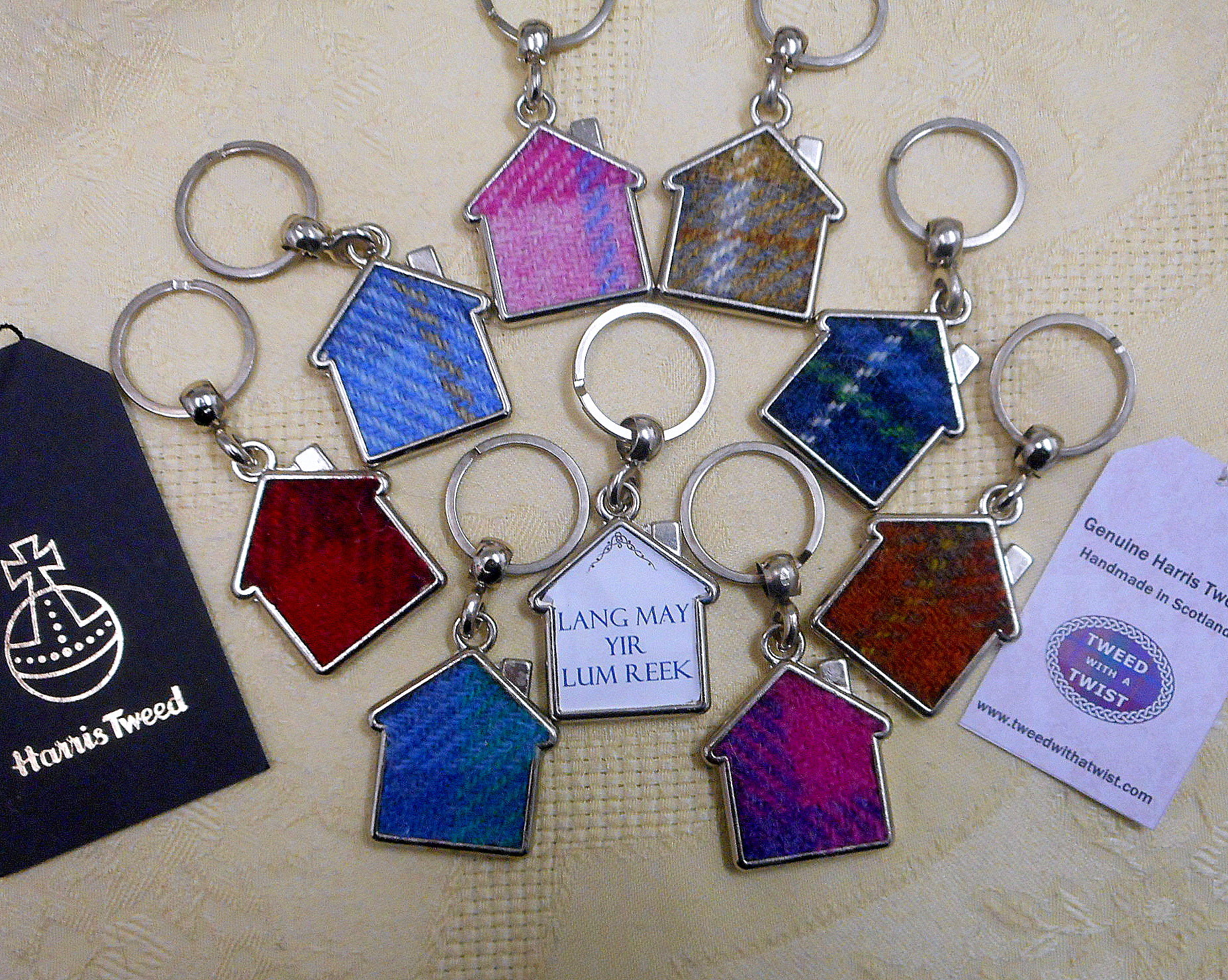 Harris-tweed-keyring-key-fob-with-scottish-quote