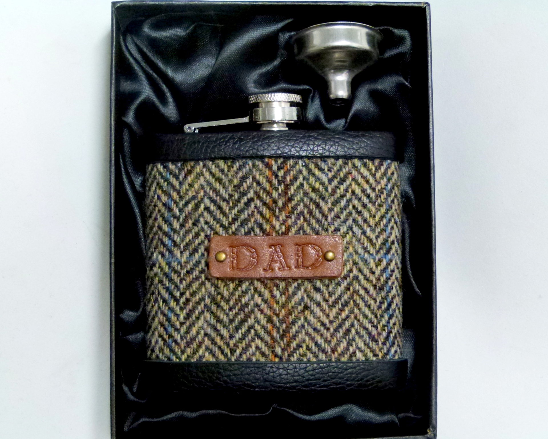 gift-for-dad-harris-tweed-hip flask-father-fathers day gift-personalised