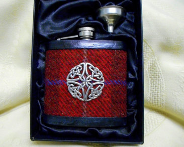 Harris-tweed-hip-flask-with-celtic-knot-scottish-groomsmen-gift