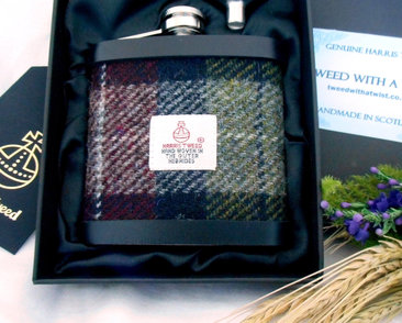 Harris-tweed-hip-flask-red-green-grey-black-tweed-with-a-twist