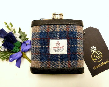 Harris-tweed-hip-flask-beige-blue-red-tweed-with-a-twist