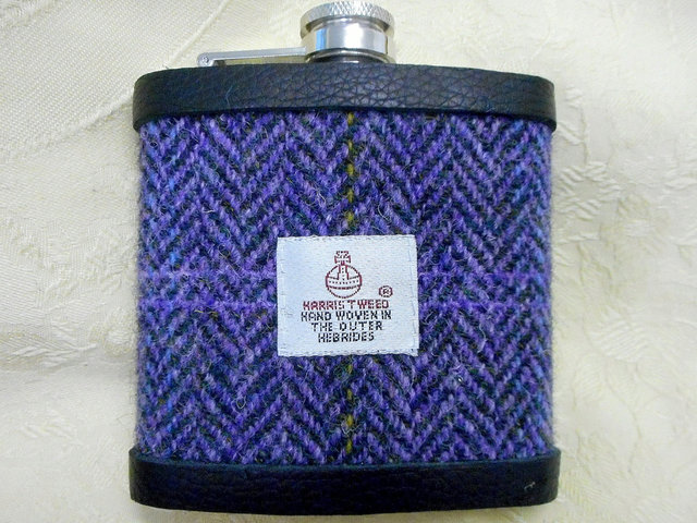 Harris-tweed-hip-flask-purple-heather-tweed-with-a-twist