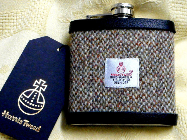 Harris-tweed-hip-flask-brown-barleycorn-gift-scotland