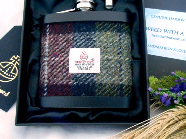 Harris-tweed-hip-flask-red-green-grey-black-tweed-with-a-twist