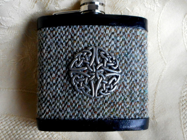 Harris-tweed-hip-flask-celtic-knot-groomsman-best-man-gift-scotland-wedding