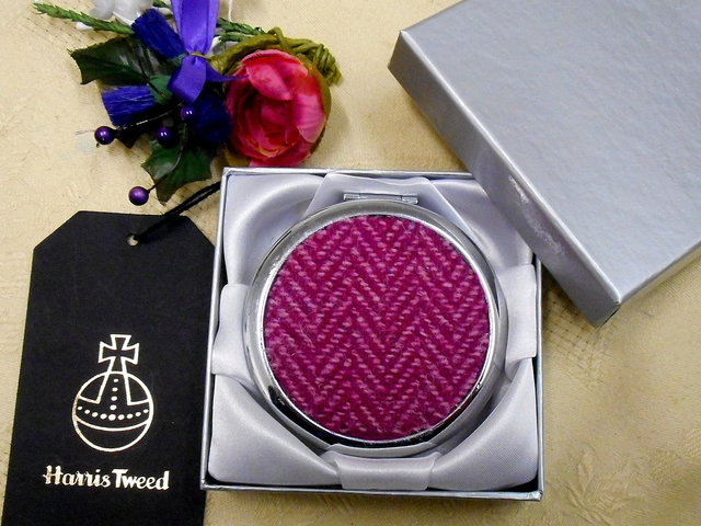 pink-herringbone-harris-tweed-compact-mirror